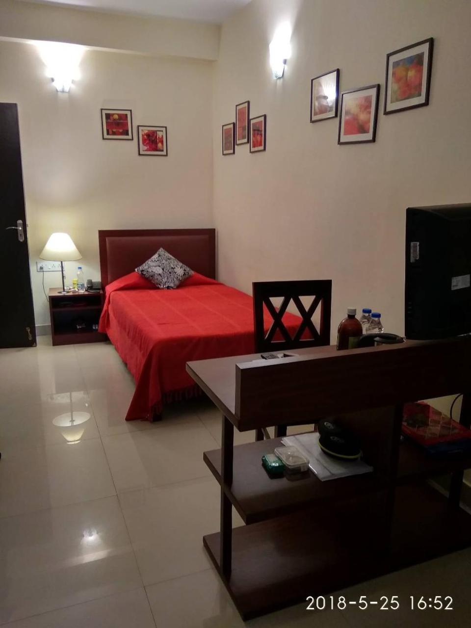 Hotel Red Arrow Residency Calcuta Exterior foto