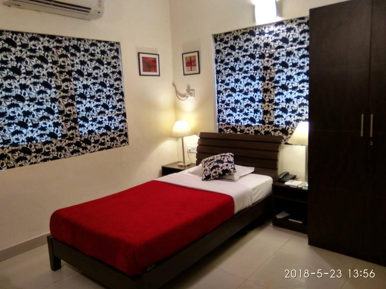 Hotel Red Arrow Residency Calcuta Exterior foto